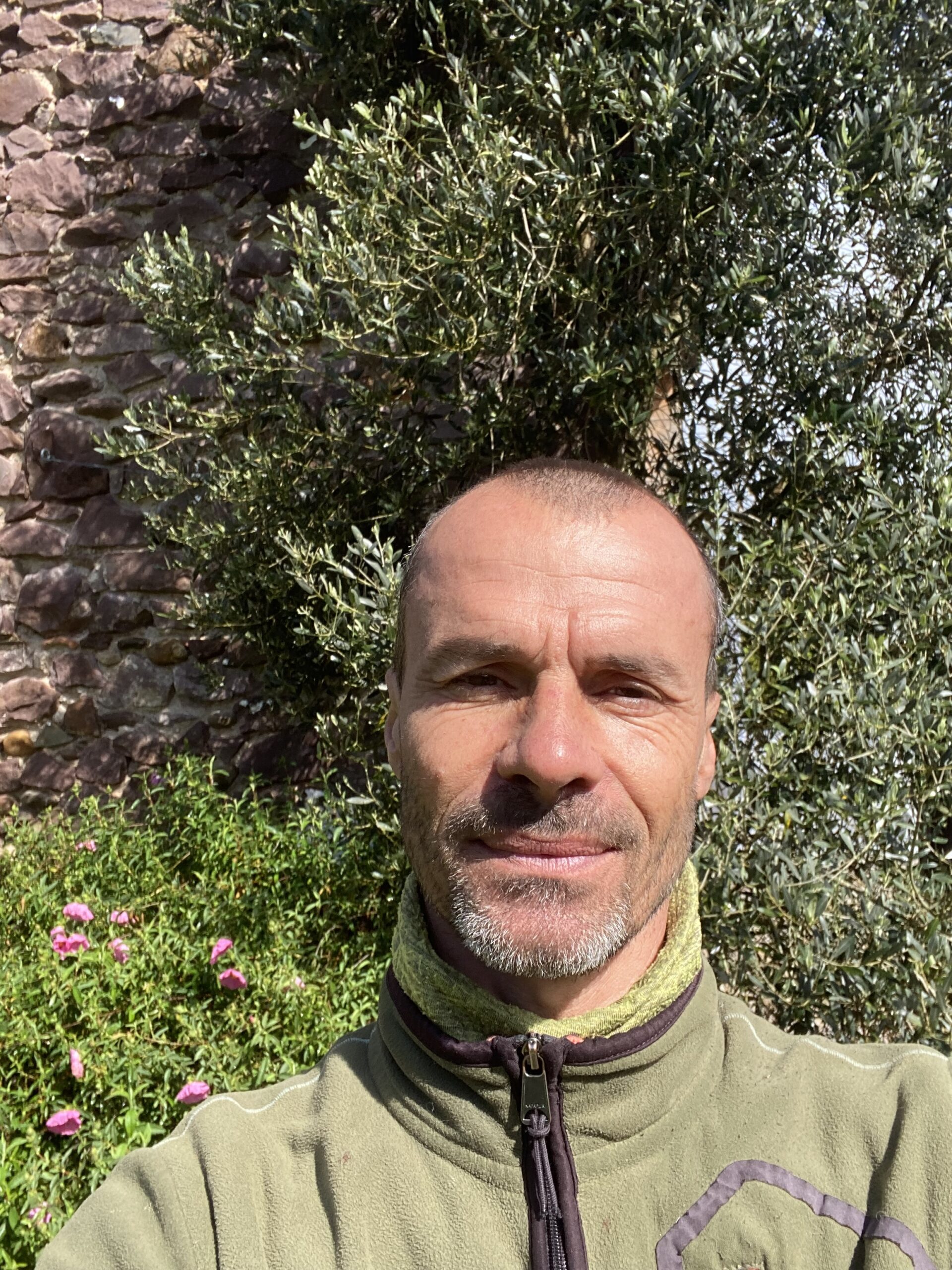 Olivier Mayolle vous accueille à la Maison Dihinxenea, chambre d'hôte à Ustaritz au Pays basque